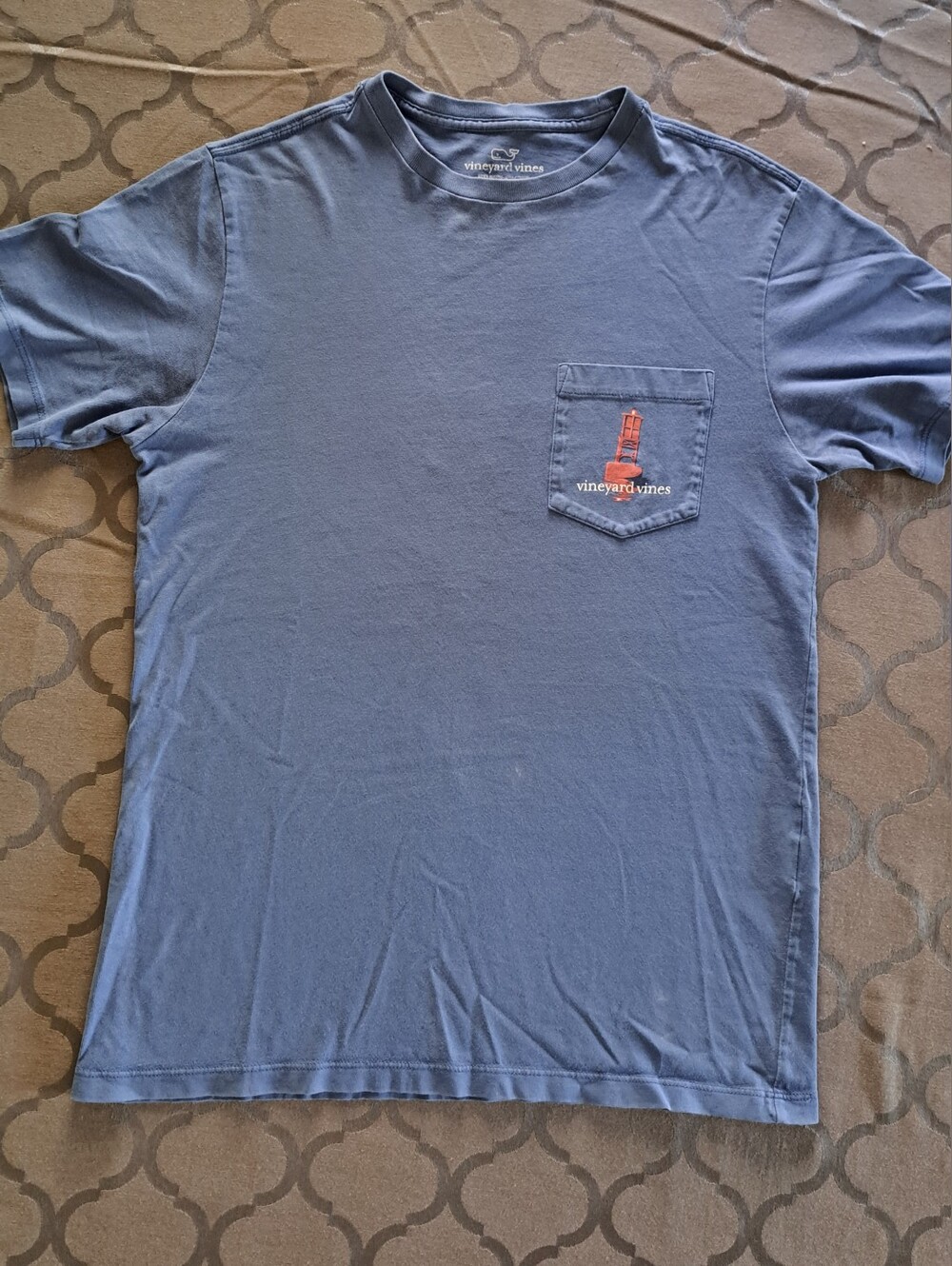 Vineyard Vines Men's Pocket T-Shirt in Navy with Red Logo Size: XS